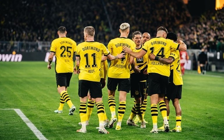 Com um a menos, Borussia Dortmund segura empate com Werder Bremen no Campeonato Alemão