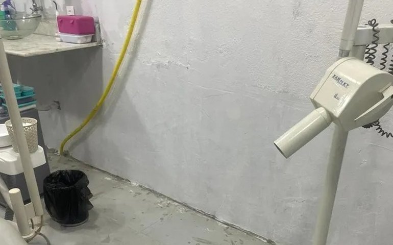 Mofo, lixo contaminado e ausência de alvará: clínica odontológica é interditada em Maceió