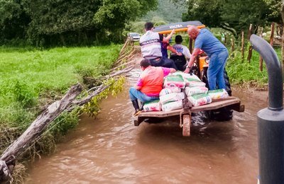 Equipes da prefeitura de Palmeira dos Índios retornam com ajuda à aldeia Boqueirão