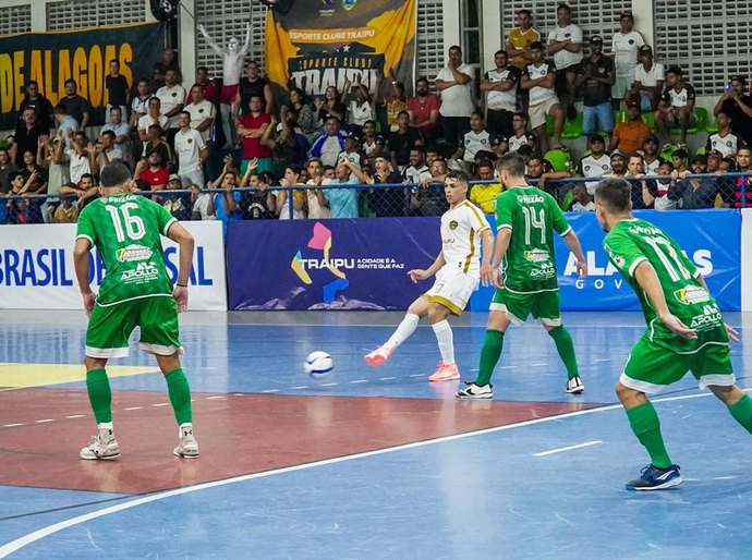 Esporte Clube Traipu goleia a equipe do Campo Largo e avança para a semifinal da Copa do Brasil de Futsal