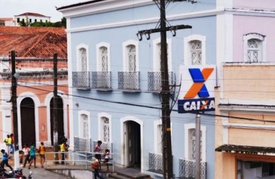 Projeto obriga bancos a permitir saque em caixa quando cliente estiver sem cartão