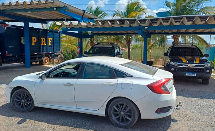 O carro, um modelo Civic, foi localizado em um caminhão cegonha