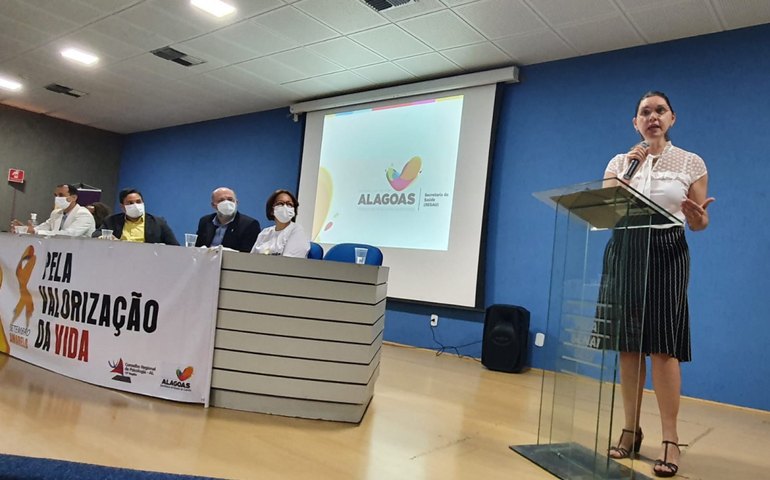 Fórum de Prevenção do Suicídio: deputada destaca urgência de políticas públicas integradas