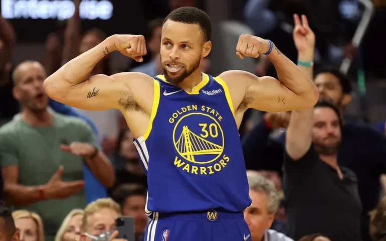 Golden State Warriors supera lesão de Curry e bate Toronto Raptors; Lakers perdem em casa
