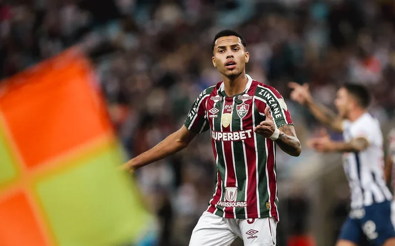 Fluminense oficializa a venda do volante Aleksander para o Al-Ahli, da Arábia Saudita
