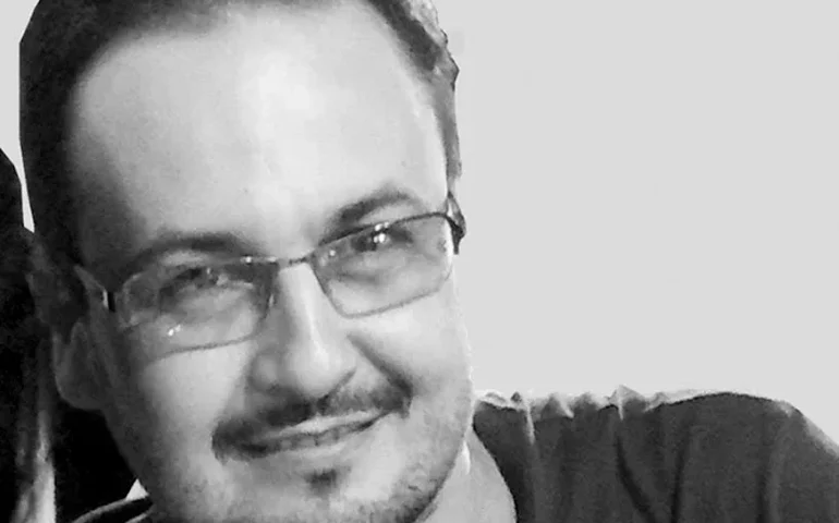 O Salsichinha que achava ser Pitbull