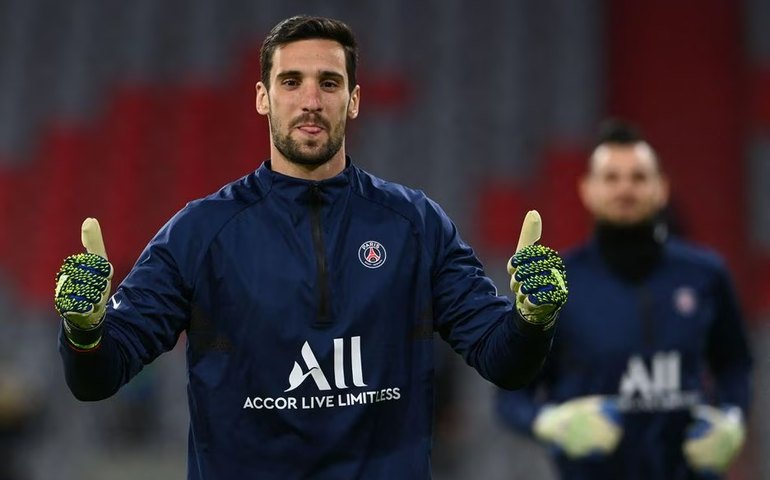 Sergio Rico se recupera bem de acidente de cavalo e agradece: 'Me sinto muito sortudo'