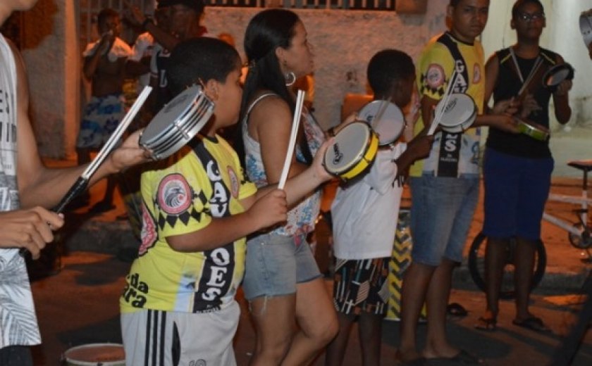 Tradição: Gaviões da Pajuçara se prepara para desfile na praia da Ponta Verde