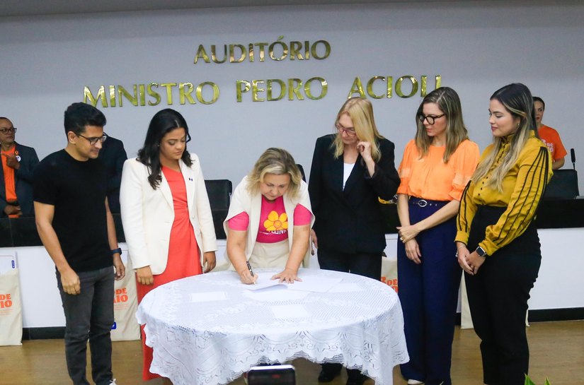 Secdef lança guia digital em libras para auxiliar pessoas com deficiência no enfrentamento à violência infantil