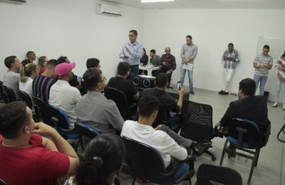 Secretaria de Convívio Social reúne permissionários de food trucks para orientações