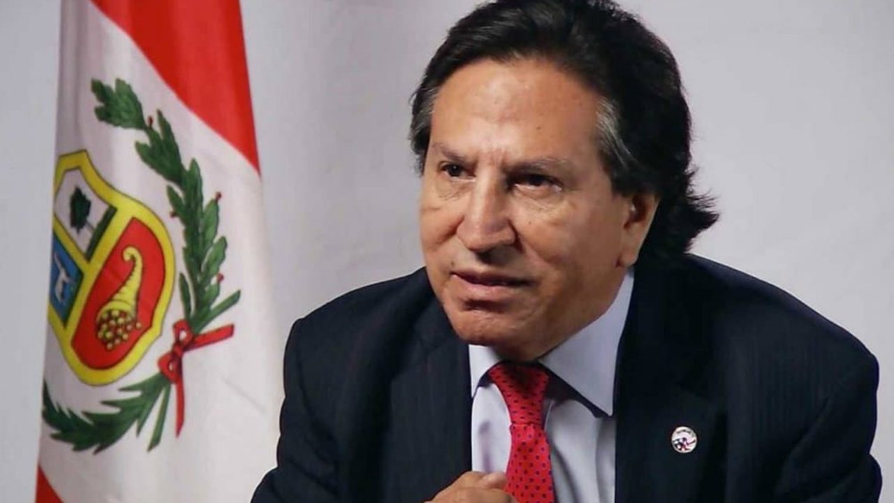 Ex-presidente Alejandro Toledo se entrega à Justiça dos EUA para ser extraditado