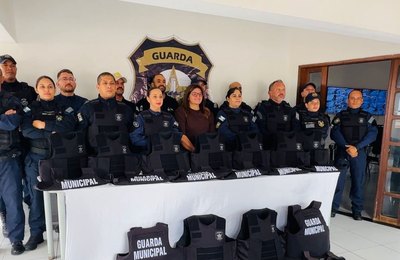 Guarda Municipal de Delmiro Gouveia recebe 25 novos coletes balísticos para reforço da segurança