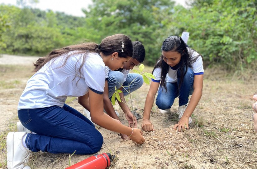 Casal promove ação ambiental com estudantes da rede pública na APA Catolé
