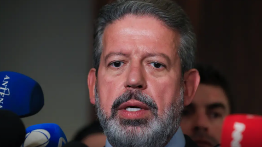 Arthur Lira está enganando Lula ou Flávio Bolsonaro?