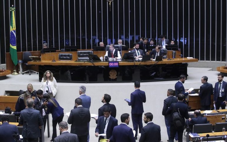 Comissão da Câmara aprova sugestões de emendas de R$ 4,6 bilhões ao PLOA