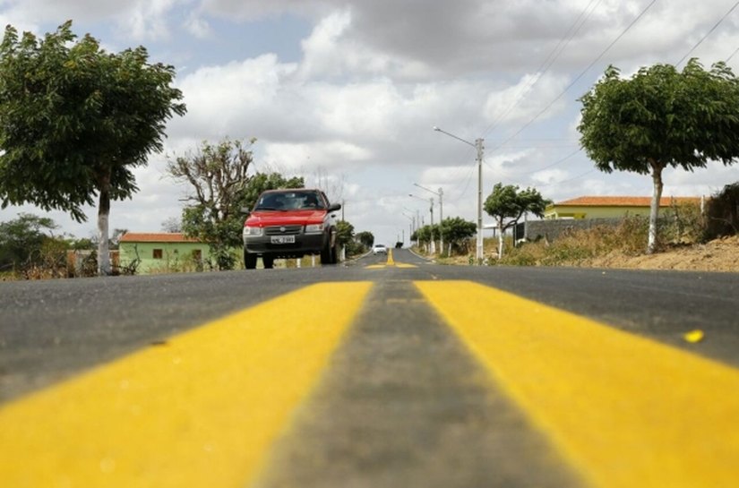 Governador garante obras viárias para Sertão e Agreste alagoanos