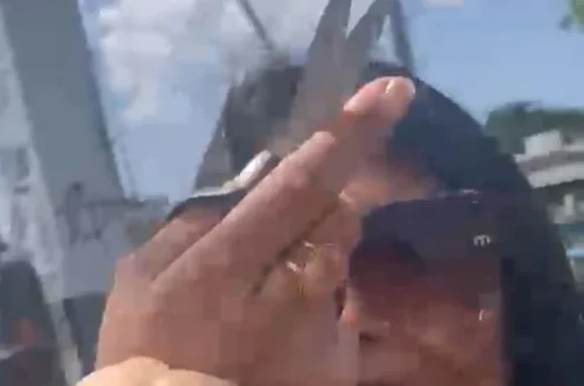 Mulher agride estudante com tesoura durante protesto contra Bolsonaro em Maceió