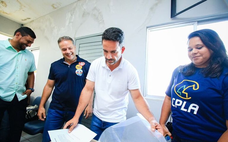 Paulo assina compromisso para manter Programa do Leite em Alagoas