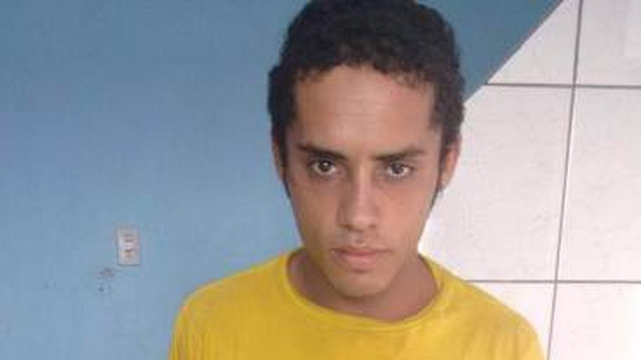 Jovem é detido em flagrante ao tentar levar celular e drogas para preso