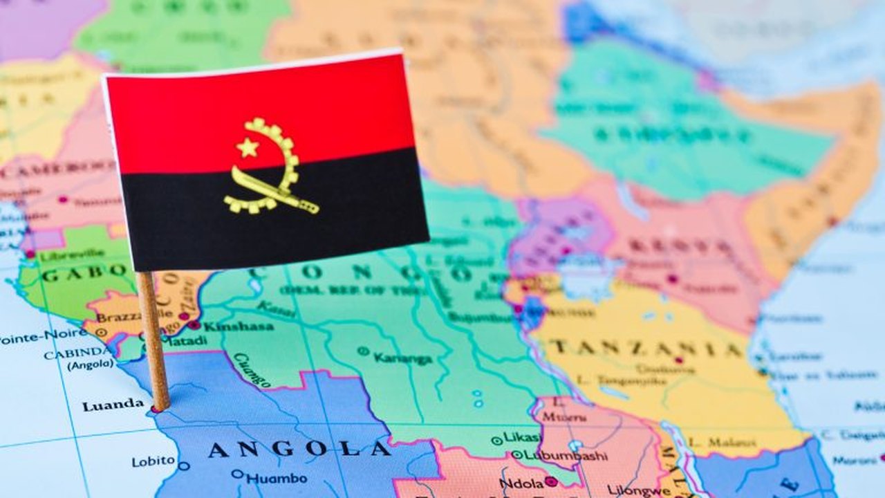 Angola vive dualidade entre dependência estrangeira e busca por autonomia, diz especialista