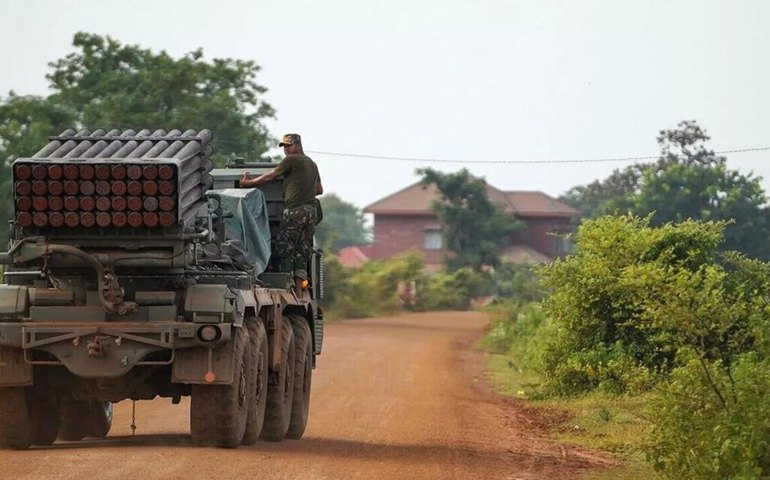 Tailândia e Camboja discutirão desminagem na fronteira 'com urgência', afirma chancelaria Tailandesa