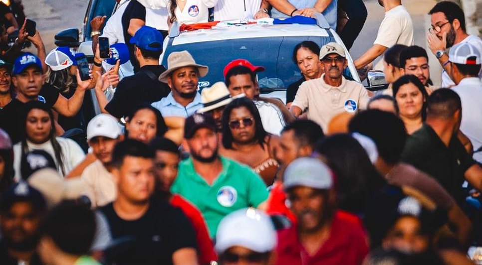 JHC em caminhada com apoiadores. Fonte: Ascom PSDB