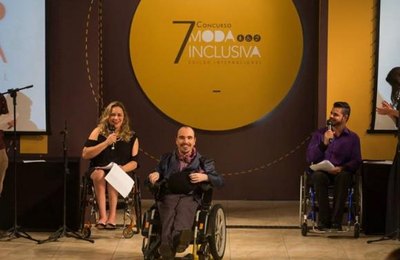 Moda inclusiva leva autonomia e autoestima a pessoas deficientes
