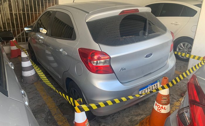 Carro foi encontrado no bairro da Ponta Grossa, parte baixa de Maceió Carro foi encontrado no bairro da Ponta Grossa, parte baixa de Maceió