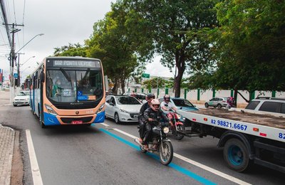 Por segurança, mototaxistas não devem usar faixa prioritária de ônibus