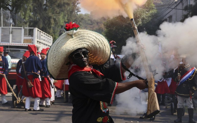 Eventos culturais latinos são cancelados nos EUA devido ao medo de deportações de imigrantes