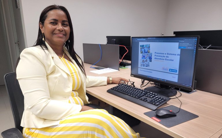  Professora da rede estadual defende doutorado sobre riscos de jogos violentos para adolescentes 