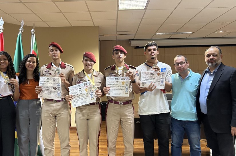 Estudantes da rede estadual recebem medalhas das olimpíadas nacional de Ciência e alagoana de Química
