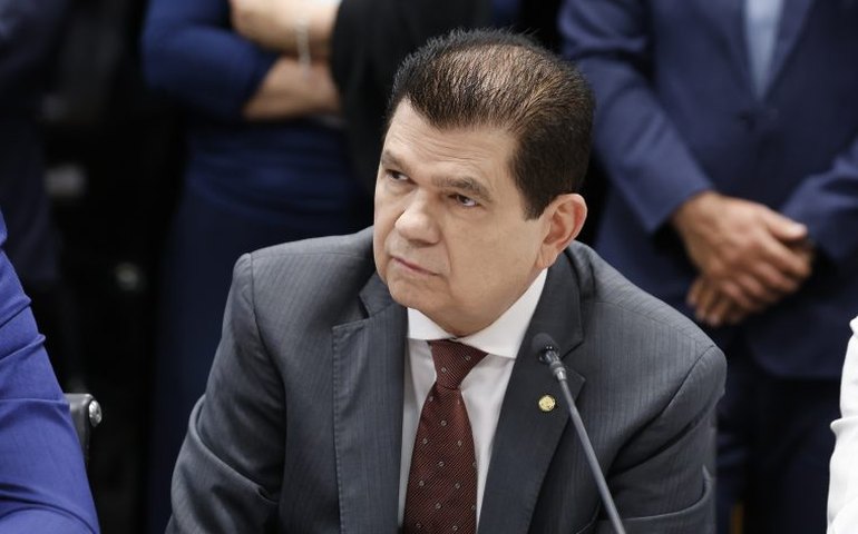 Comissão de Finanças aprova relatório que prevê redução gradual de benefícios tributários