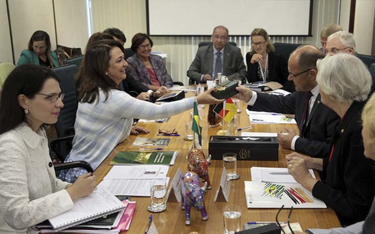 Kátia Abreu e ministro da Alemanha alinham posição sobre acordo de livre comércio