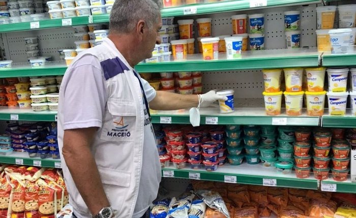 Fiscais encontraram produtos fora do prazo de validade