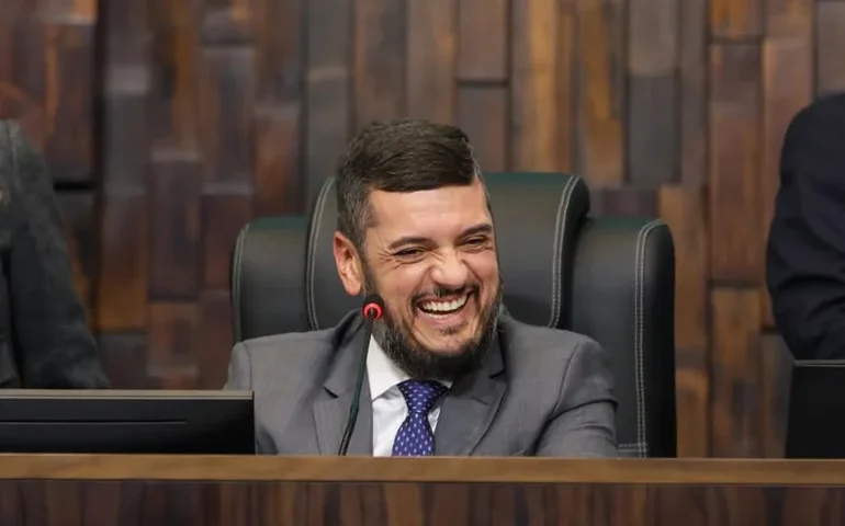 Deputado Rodrigo Bacellar faz declaração polêmica sobre rival em conversa interceptada
