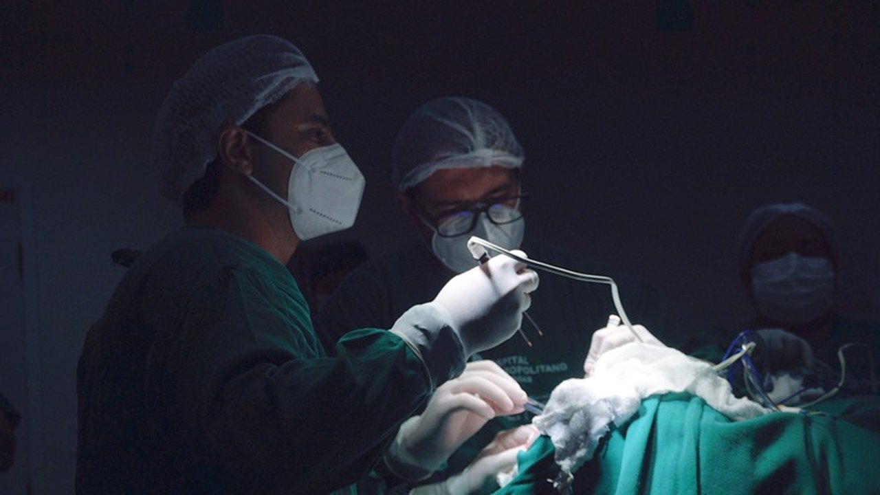 Cirurgia de ressecção de tumor cerebral ocorre pela 1ª vez na Rede Hospitalar Pública do Estado