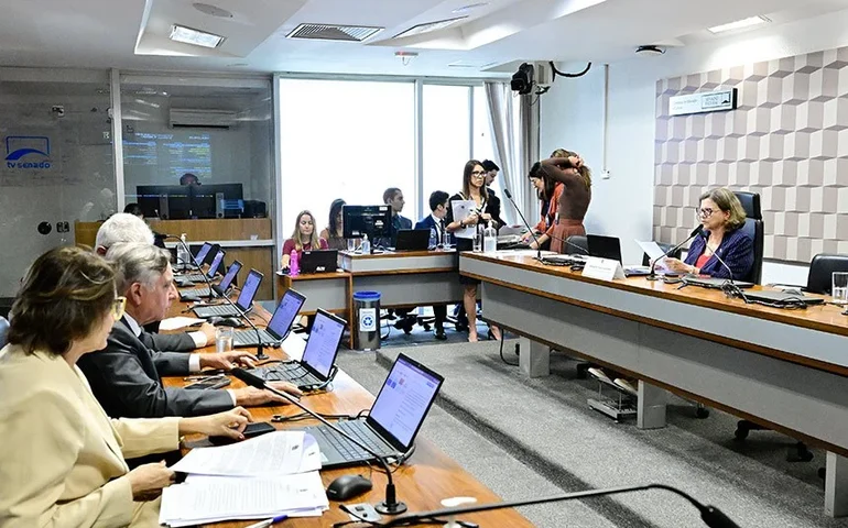 Comissão aprova consolidação de regras para regime escolar especial