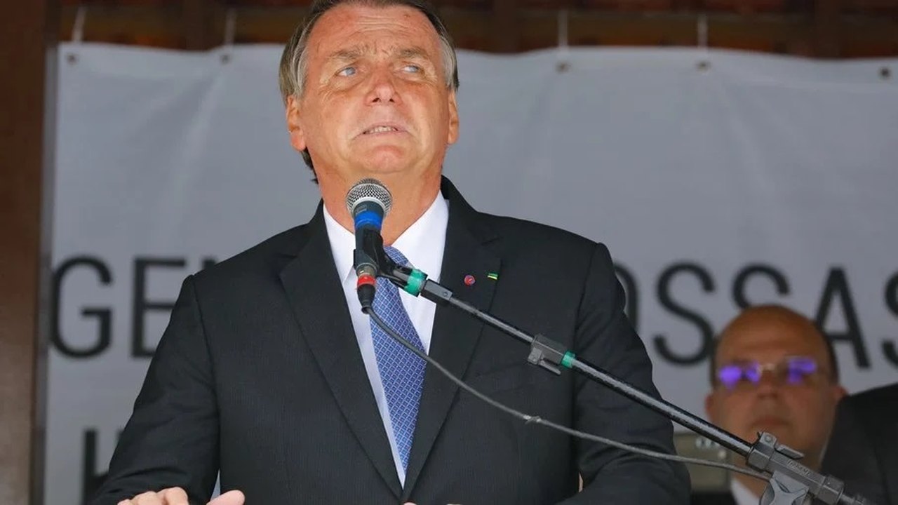 Bolsonaro recua e fala em palanque sem desfile no 7 de setembro em Copacabana