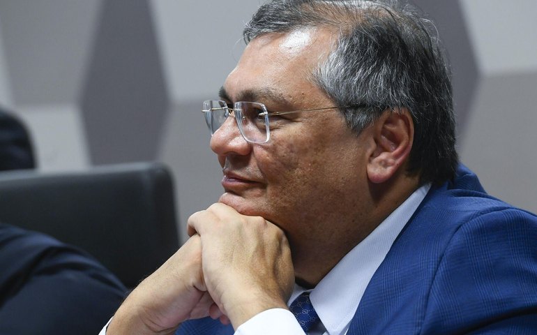 Dino nega liberdade a Deolane e mantém prisão preventiva