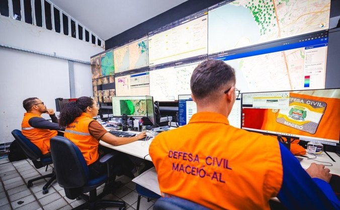 Monitoramento é realizado de forma ininterrupta no Centro Integrado de Monitoramento e Alerta da Defesa Civil de Maceió