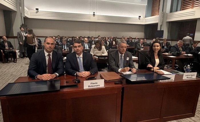 Irmãos Bolsonaro em audiência pública nos EUA sobre novas tarifas ao Brasil