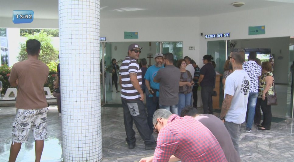 Sepultamento do surfista / Foto: Reprodução da TV Atalaia
