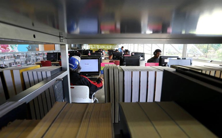 Biblioteca digital gratuita é inaugurada com 15 mil livros