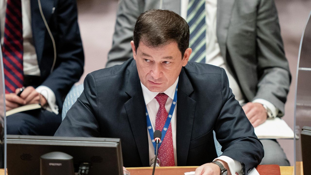 Comércio entre Rússia e EUA encolhe a nível 'impróprio' para grandes potências, diz diplomata russo