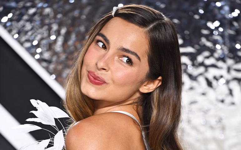 Setlist de Addison Rae no Lollapalooza 2026: veja quais músicas ela vai cantar no show