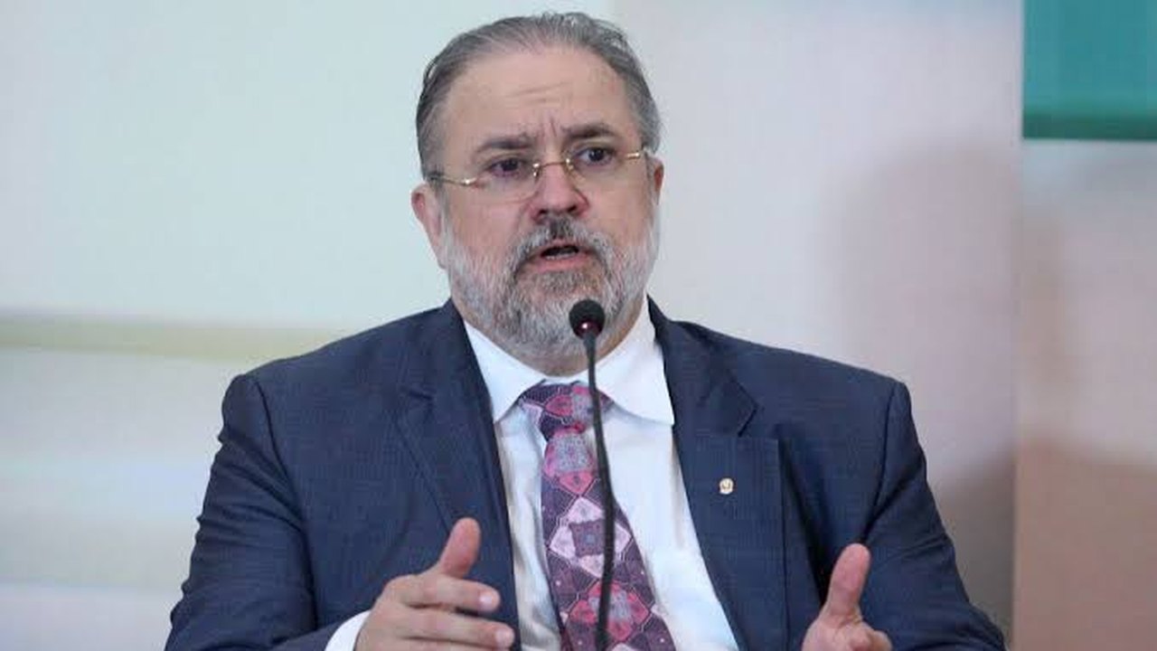 Aras pede arquivamento de inquérito contra Bolsonaro por vazamento de dados sigilosos
