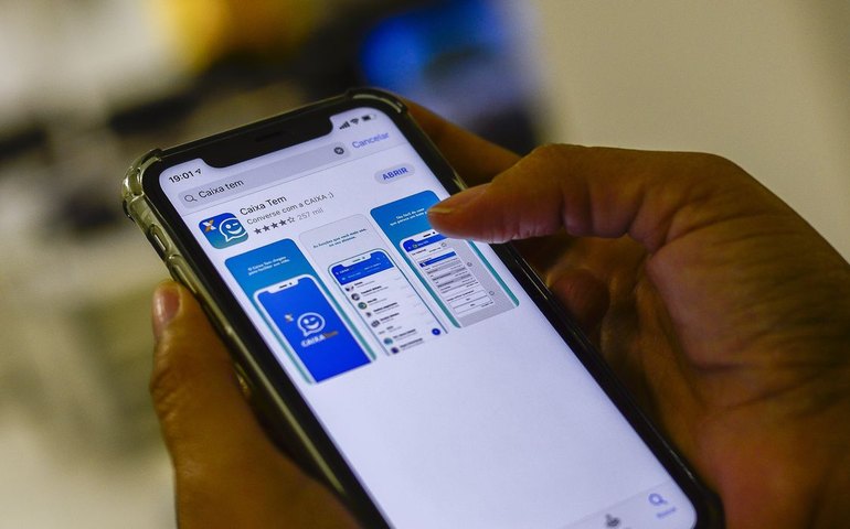 Caixa oferece empréstimos pelo celular