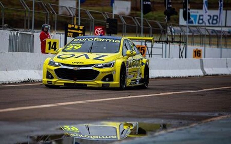Daniel Serra ultrapassa Felipe Fraga e leva a corrida 1 em Cascavel