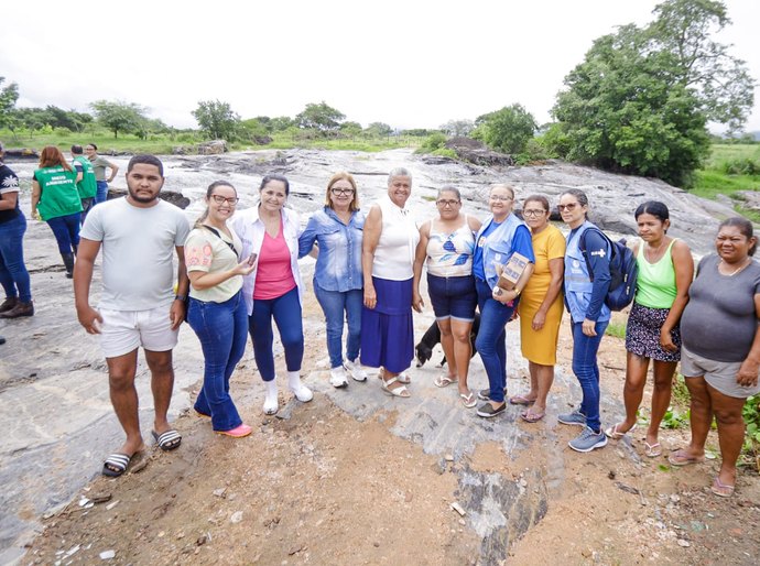 Prefeitura realiza limpeza no Rio Lunga e planta mudas no local, situado no Povoado Lages do Caldeirão